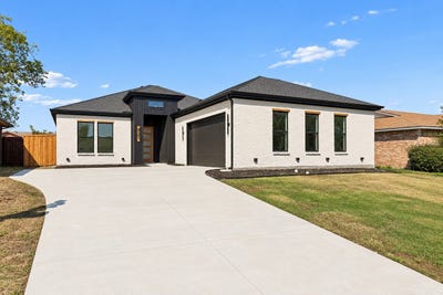 /international/us/921-woodcrest-drive-lancaster-tx-110120455363/