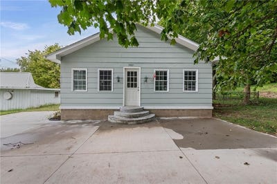 /international/us/3901-s-22nd-street-st-joseph-mo-110119993985/