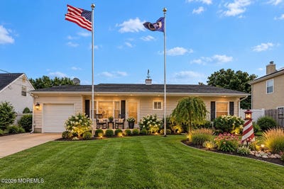/international/us/8-creek-road-port-monmouth-nj-110110254966/