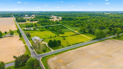 /international/us/2695-62nd-street-fennville-mi-110108588423/