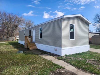 /international/us/51005-old-michigan-ave-belville-mi-110107047860/