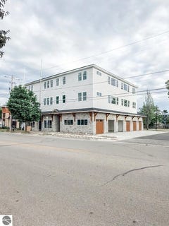 /international/us/1109-s-carver-street-traverse-city-mi-110106183353/