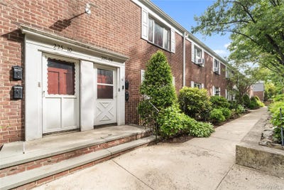 /international/us/225-08-stronghurst-avenue-queens-ny-110108251806/