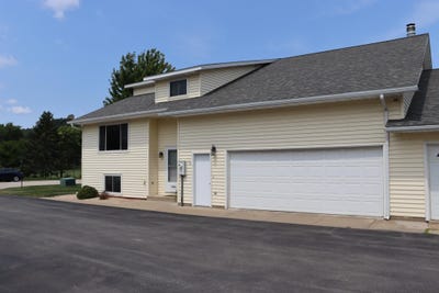 /international/us/1304-mcnally-drive-winona-mn-110119509192/