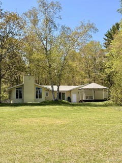 /international/us/1146-cooper-lake-road-ishpeming-mi-110108393946/