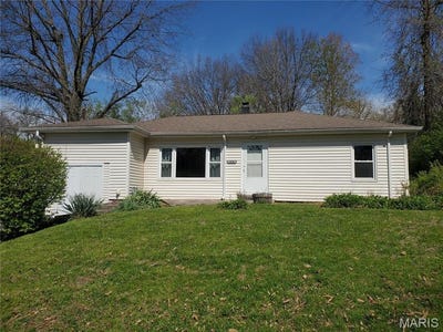 /international/us/3206-myrle-street-alton-il-110107278815/