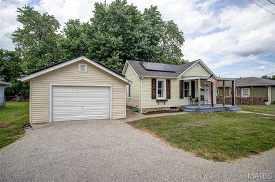 /international/us/709-1st-street-jerseyville-il-110119957645/