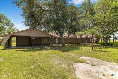 /international/us/347-green-acres-road-yorktown-tx-110096812078/