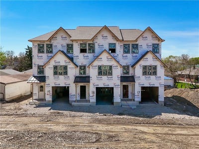 /international/us/32742-warren-road-cleveland-oh-110108177058/