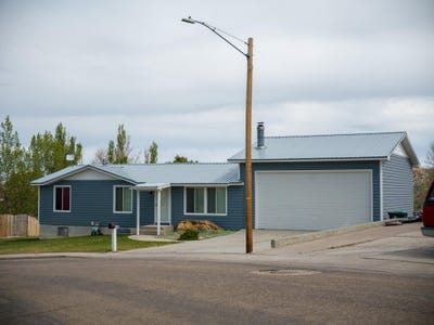 /international/us/1405-cliff-view-drive-green-river-wy-110108266144/