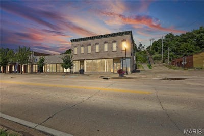 /international/us/200-s-main-street-de-soto-mo-110120719737/