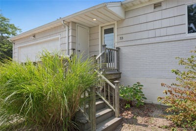 /international/us/33-beach-road-laurel-ny-110101318986/