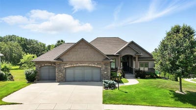 /international/us/701-sherwood-dr-iowacity-ia-110100449972/