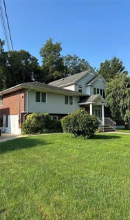/international/us/east-northport-ny-110107652794/