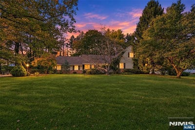 /international/us/389-w-shore-drive-wyckoff-nj-110120552173/