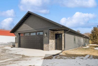 /international/us/105-9th-st-nw-waukon-ia-110105733049/