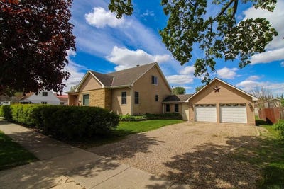 /international/us/303-7th-street-grundy-center-ia-110104412139/