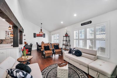 /international/us/4-beech-street-central-islip-ny-110107754465/