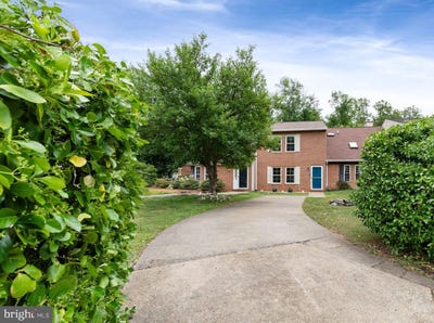 /international/us/131-matthew-court-stafford-va-110108232769/
