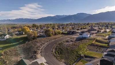 /international/us/828-w-70-n-hyrum-ut-110107078059/