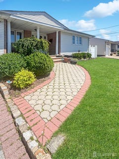 /international/us/50-preston-road-colonia-nj-110108630444/