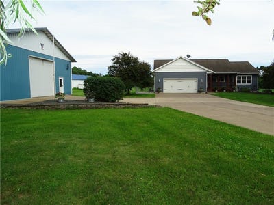 /international/us/568-n-midway-road-menomonie-wi-110100570511/