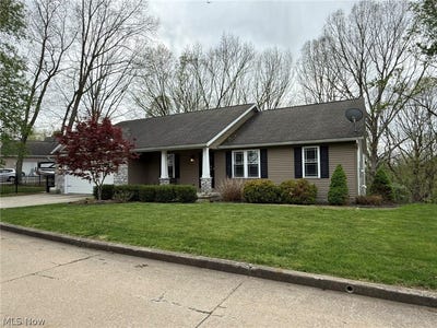 /international/us/440-hillcrest-drive-ne-new-philadelphia-oh-110107458165/