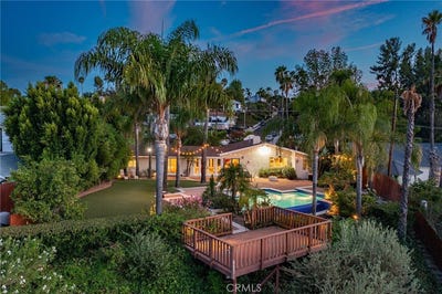 /international/us/23365-calvert-street-woodland-hills-ca-110120410930/