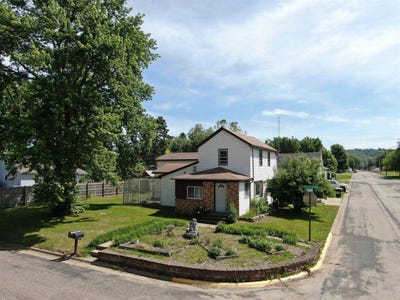 /international/us/1222-south-wacouta-ave-prairie-du-chien-wi-110108447434/
