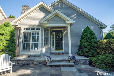 /international/us/33-old-field-hill-road-southbury-ct-110108219386/