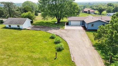 /international/us/596-e-1732-road-baldwin-city-ks-110100896703/