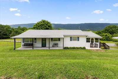 /international/us/945-n-maple-street-whitwell-tn-110108712469/