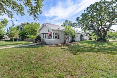 /international/us/1800-s-china-street-brady-tx-110120413497/