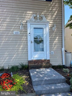 /international/us/1215-julie-court-woodstock-va-110100560431/