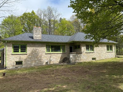 /international/us/7892-old-101-rd-armstrong-creek-wi-110104941354/