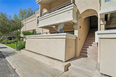 /international/us/18808-mandan-street-canyon-country-ca-110097353055/