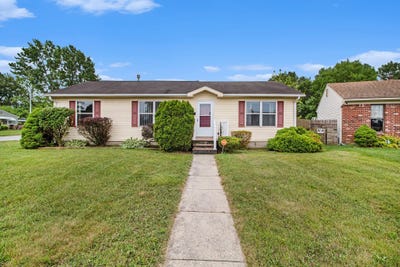 /international/us/15080-woodmont-court-romulus-mi-110100466536/