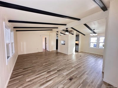 /international/us/21-mele-lane-new-paltz-ny-110108219869/