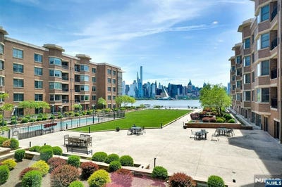 /international/us/20-ave-at-port-imperial-217-west-new-york-nj-110100891979/
