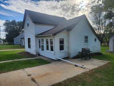 /international/us/617-center-street-wonewoc-wi-110120416046/