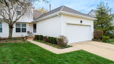 /international/us/390-blair-circle-aurora-oh-110106955888/