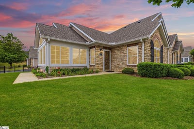 /international/us/12-fudora-circle-simpsonville-sc-110107717950/