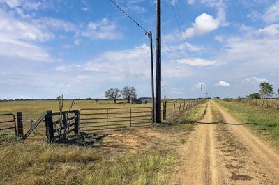 /international/us/8244-ashorn-lane-sealy-tx-110102988501/