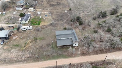 /international/us/jones-rd-cedar-creek-tx-110107516870/