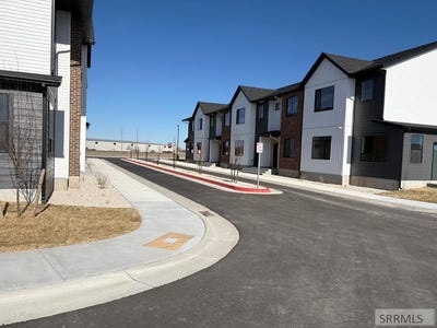 /international/us/455-s-blue-spruce-avenue-sugar-city-id-110106584773/