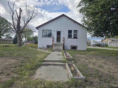 /international/us/99-n-iowa-st-guernsey-wy-110110374840/