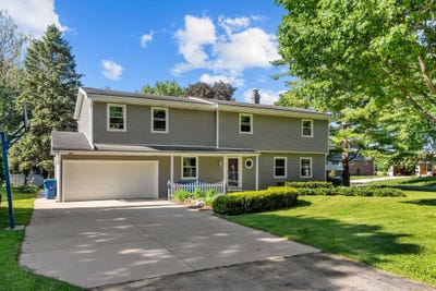 /international/us/101-briar-drive-neenah-wi-110108394294/