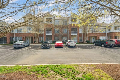 /international/us/423-waterford-lake-drive-cary-nc-110106762196/