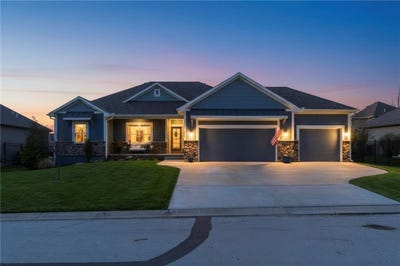 /international/us/4224-s-white-sands-court-blue-springs-mo-110107681814/