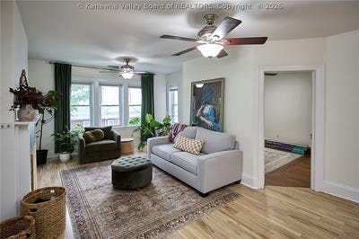 /international/us/1313-lee-street-e-charleston-wv-110108356166/